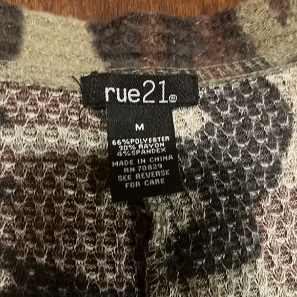 Rue 21 | Camo Shirt - Picture 2 of 3